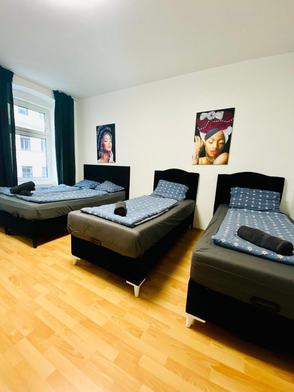 Family Gazde/Camere de închiriat