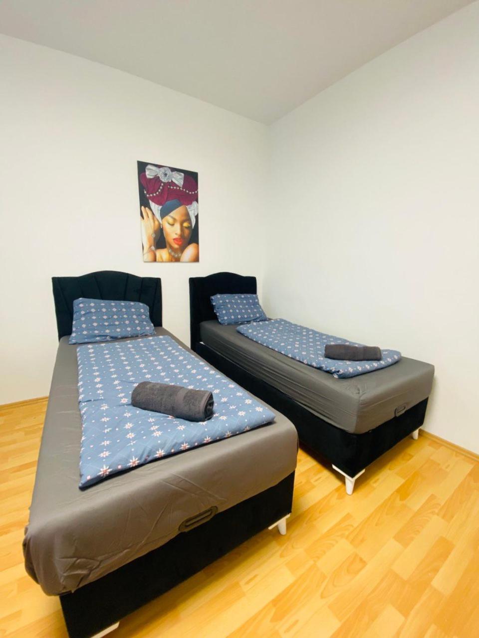 Family Gazde/Camere de închiriat