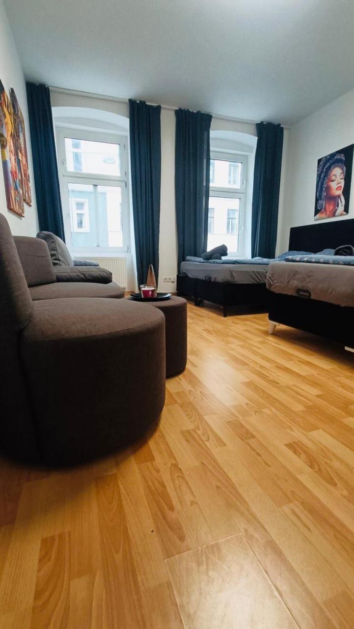 Family Gazde/Camere de închiriat