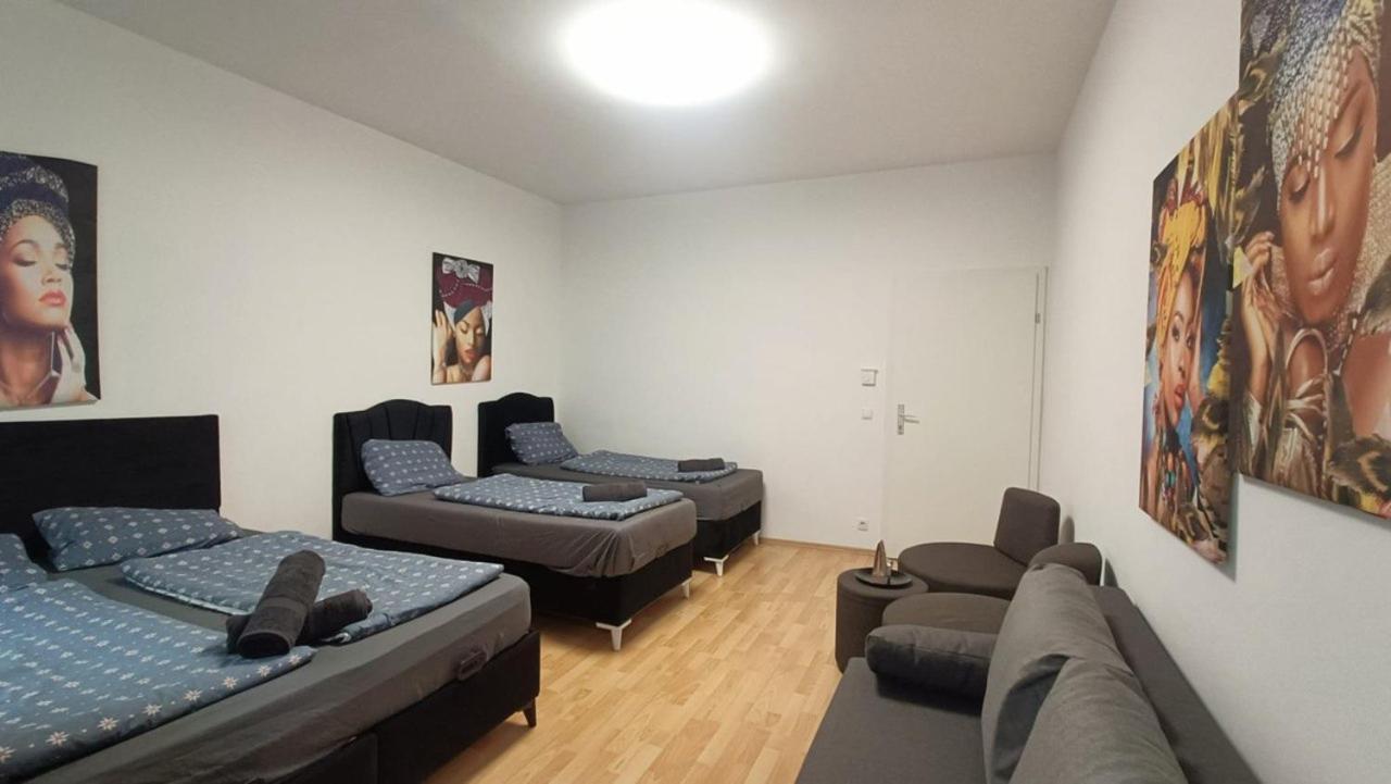 Gazde/Camere de închiriat Family