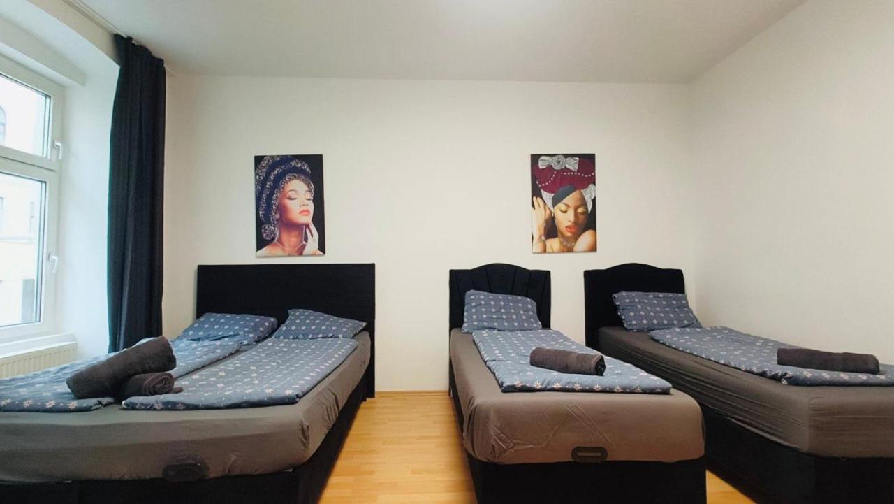 Family Gazde/Camere de închiriat *